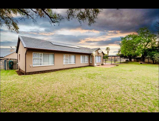 4 BEDROOM FREEHOLD FOR SALE IN BRACKENHURST